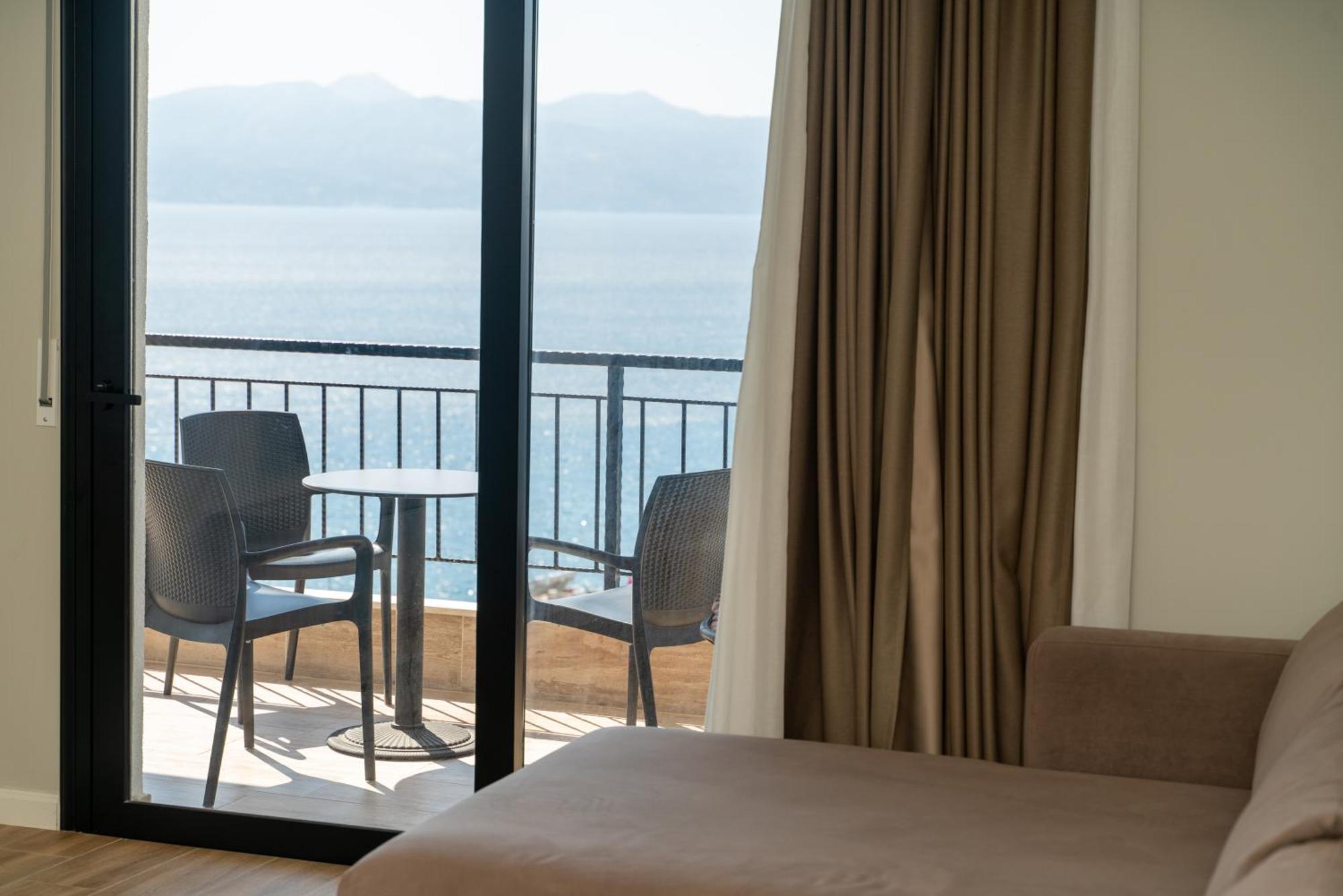 Blissful Apartments Sarandë Eksteriør billede
